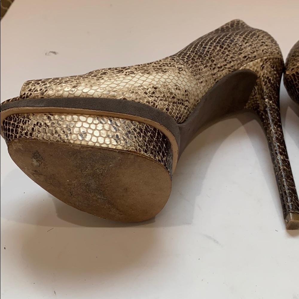 Shoes - Picture 5 of 9